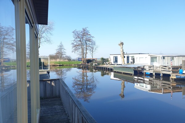 Foto van Luxe chalet met eigen sloep en haven in Bantega Friesland - ExteriorSummer
