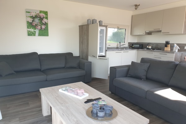 Foto van Luxe chalet met eigen sloep en haven in Bantega Friesland - LivingRoom