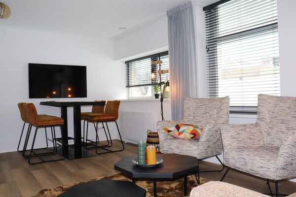 Foto van 2 moderne appartementen in hartje Sneek - Vakantiehuis in Sneek - LivingRoom