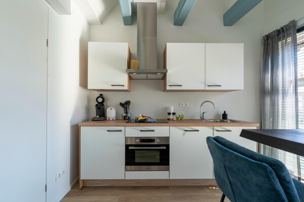 Foto van 2 moderne appartementen in hartje Sneek - Vakantiehuis in Sneek - Kitchen