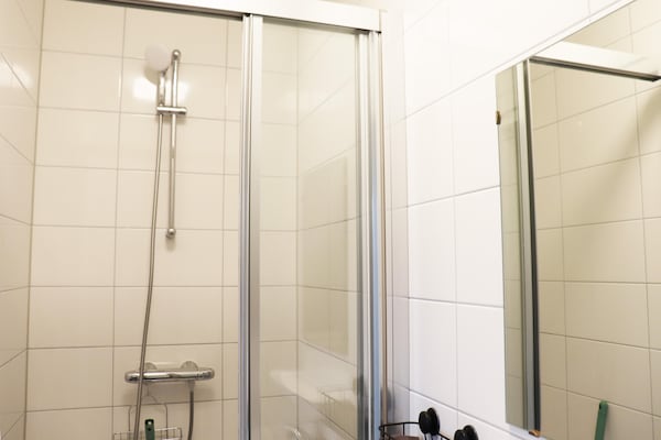 Foto van 2 moderne appartementen in hartje Sneek - Vakantiehuis in Sneek - BathRoom