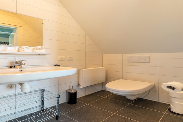 Foto van 2 moderne appartementen in hartje Sneek - Vakantiehuis in Sneek - BathRoom