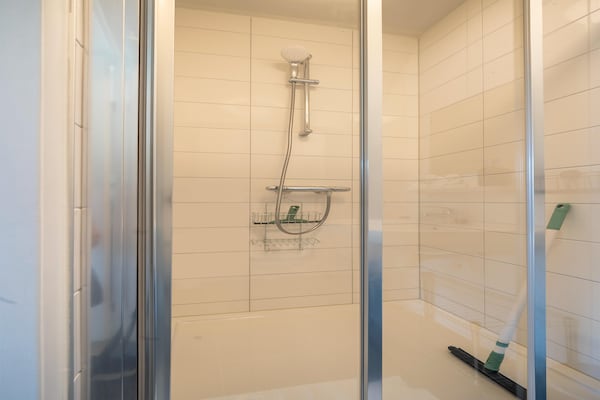 Foto van 2 moderne appartementen in hartje Sneek - Vakantiehuis in Sneek - BathRoom