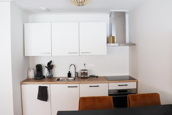 Foto van 2 moderne appartementen in hartje Sneek - Vakantiehuis in Sneek - Kitchen