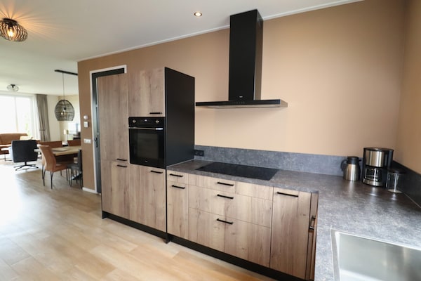 Foto van Stijlvolle Friese villa met tuin - Vakantiehuis in Leons - Kitchen