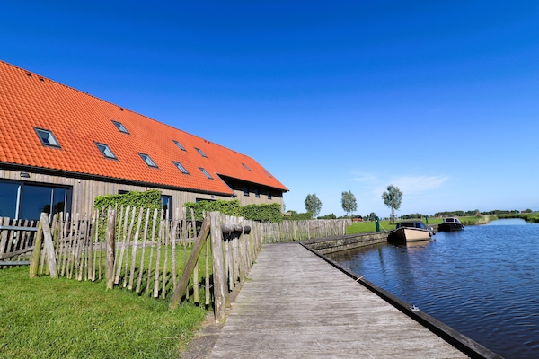 Foto van Stijlvolle Friese villa met tuin - Vakantiehuis in Leons - GardenSummer