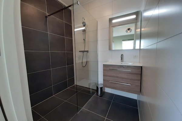 Foto van Stijlvolle Friese villa met tuin - Vakantiehuis in Leons - BathRoom