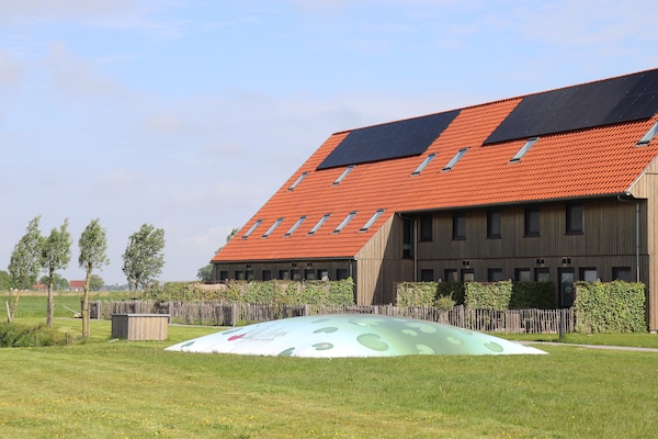 Foto van Stijlvolle Friese villa met tuin - Vakantiehuis in Leons - ExteriorSummer