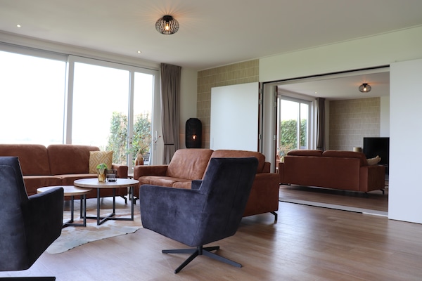 Foto van Stijlvolle Friese villa met tuin - Vakantiehuis in Leons - LivingRoom