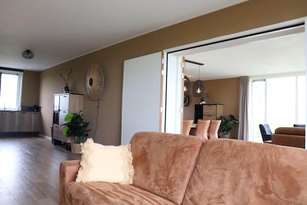 Foto van Stijlvolle Friese villa met tuin - Vakantiehuis in Leons - LivingRoom