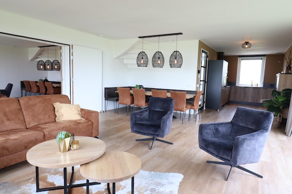 Foto van Stijlvolle Friese villa met tuin - Vakantiehuis in Leons - LivingRoom