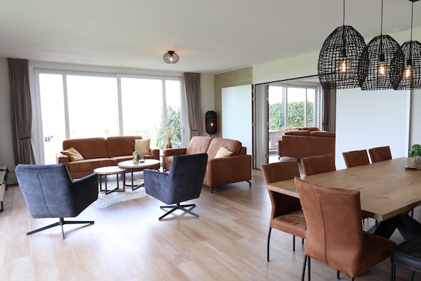 Foto van Stijlvolle Friese villa met tuin - Vakantiehuis in Leons - LivingRoom