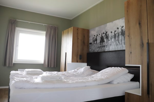 Foto van Twee naast elkaar gelegen luxe villa's in Friesland - BedRoom