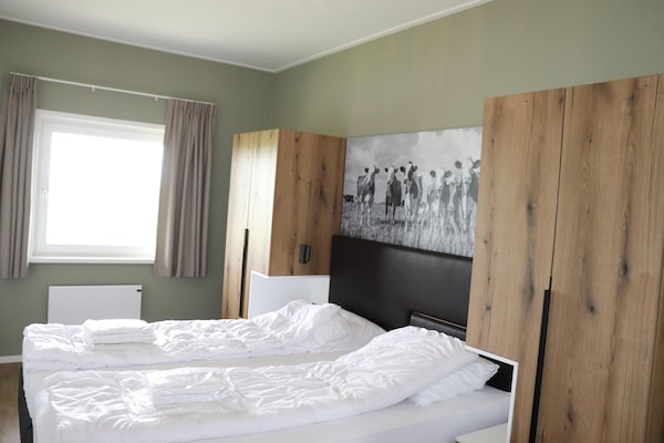 Foto van Twee naast elkaar gelegen luxe villa's in Friesland - BedRoom