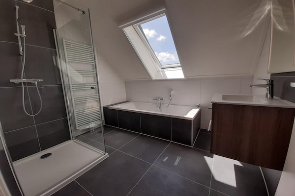 Foto van Twee naast elkaar gelegen luxe villa's in Friesland - BathRoom