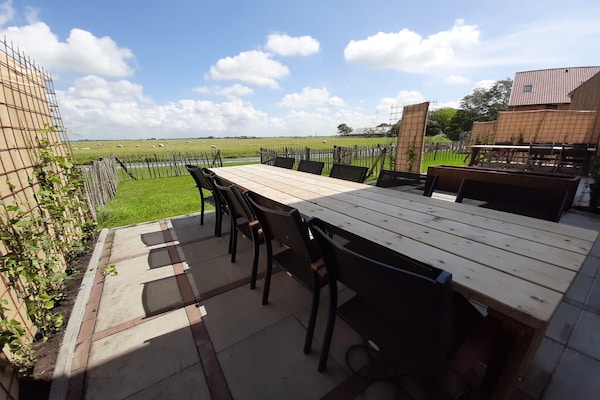 Foto van Twee naast elkaar gelegen luxe villa's in Friesland - DiningRoom