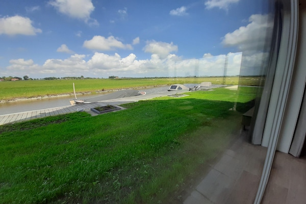 Foto van Twee naast elkaar gelegen luxe villa's in Friesland - ViewSummer