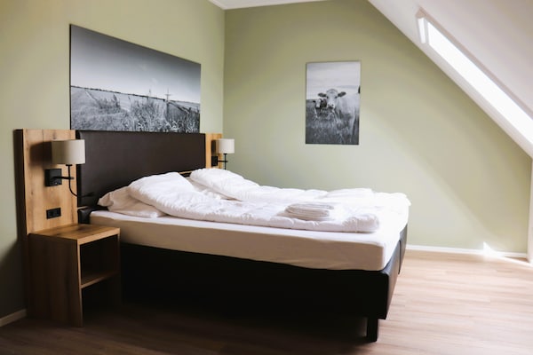Foto van Twee naast elkaar gelegen luxe villa's in Friesland - BedRoom
