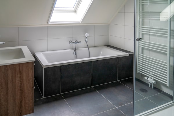 Foto van Groepsreis in Friesland - Vakantiehuis in Leons - BathRoom