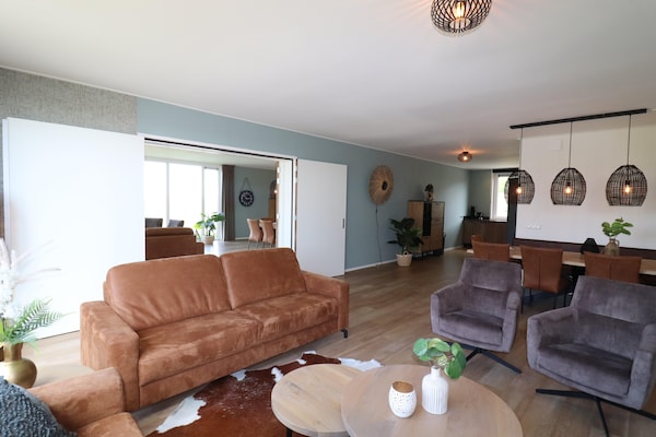 Foto van Groepsreis in Friesland - Vakantiehuis in Leons - LivingRoom