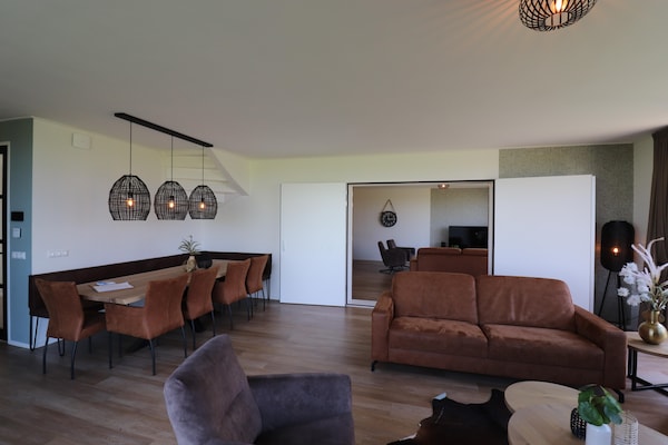 Foto van Groepsreis in Friesland - Vakantiehuis in Leons - LivingRoom