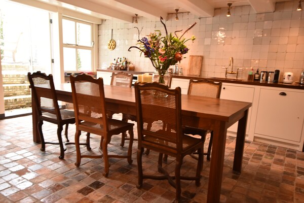 Foto van Monumentaal vakantiehuis in Harlingen nabij de haven - Kitchen