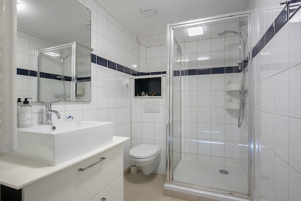 Foto van Vakantiehuis in Grou met Bubbelbad - Vakantiehuis in Grou - BathRoom