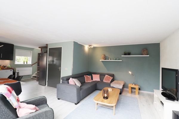 Foto van Vakantiehuis in Grou met Bubbelbad - Vakantiehuis in Grou - LivingRoom
