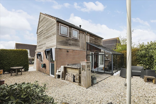 Foto van Vakantiehuis in Grou met Bubbelbad - Vakantiehuis in Grou - ExteriorSummer