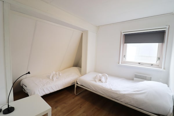 Foto van Vakantiehuis in Grou met Bubbelbad - Vakantiehuis in Grou - BedRoom