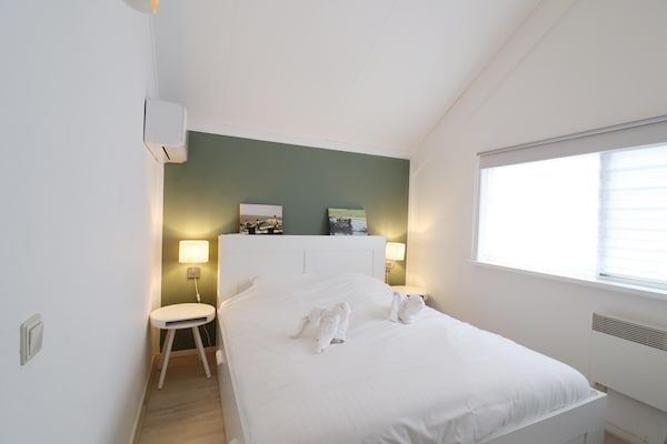 Foto van Vakantiehuis in Grou met Bubbelbad - Vakantiehuis in Grou - BedRoom