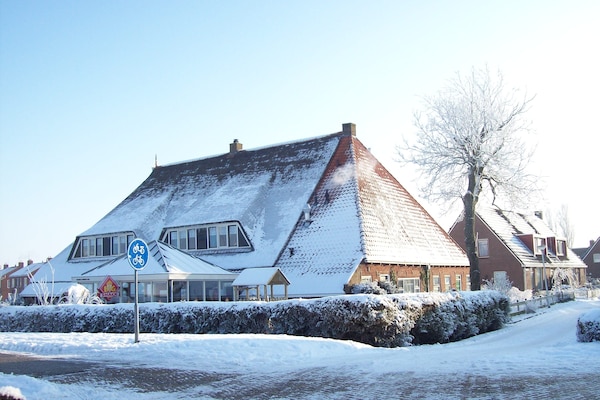 Foto van Boerderij in Holwerd bij de Zee - Vakantiehuis in Holwerd - ExteriorWinter