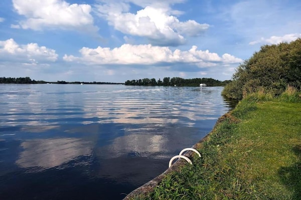 Foto van Friesland Chalet nabij het water - Vakantiehuis in De Veenhoop - AreaSummer20KM