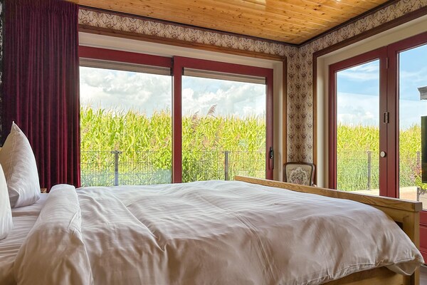 Foto van Boswoning in Friesland met Sauna - Vakantiehuis in Jistrum / Skûlenboarch - BedRoom
