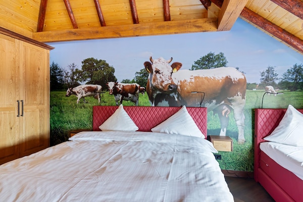 Foto van Vrijstaand Huis aan Kanaal in Friesland - Vakantiehuis in Jistrum / Skûlenboarch - BedRoom