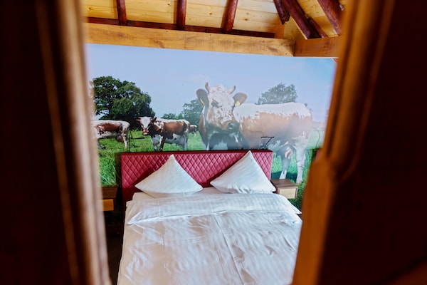 Foto van Vrijstaand Huis aan Kanaal in Friesland - Vakantiehuis in Jistrum / Skûlenboarch - BedRoom