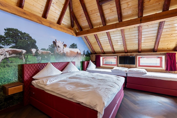 Foto van Vrijstaand Huis aan Kanaal in Friesland - Vakantiehuis in Jistrum / Skûlenboarch - BedRoom