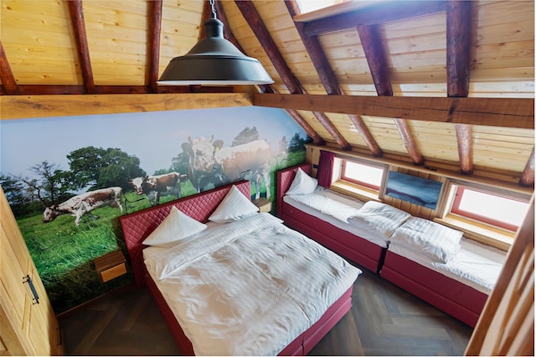 Foto van Vrijstaand Huis aan Kanaal in Friesland - Vakantiehuis in Jistrum / Skûlenboarch - BedRoom