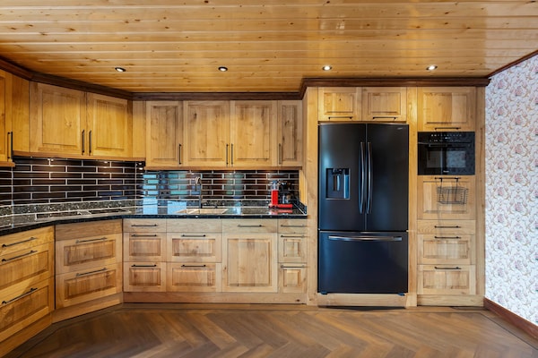 Foto van Vrijstaand Huis aan Kanaal in Friesland - Vakantiehuis in Jistrum / Skûlenboarch - Kitchen