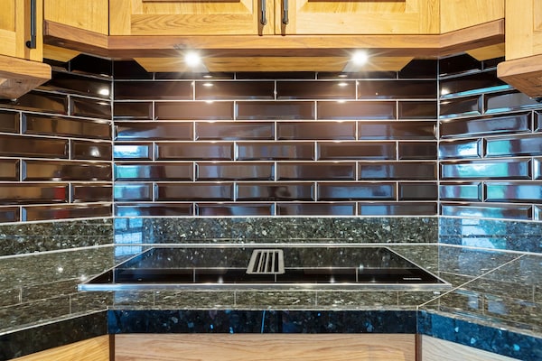 Foto van Vrijstaand Huis aan Kanaal in Friesland - Vakantiehuis in Jistrum / Skûlenboarch - Kitchen