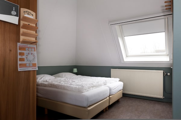Foto van Bungalow met sauna en natuur - Vakantiehuis in Friesland - BedRoom