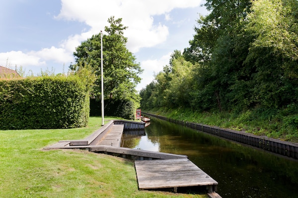 Foto van Bungalow met sauna en natuur - Vakantiehuis in Friesland - ViewSummer