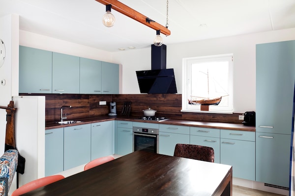 Foto van Bungalow met sauna en natuur - Vakantiehuis in Friesland - Kitchen