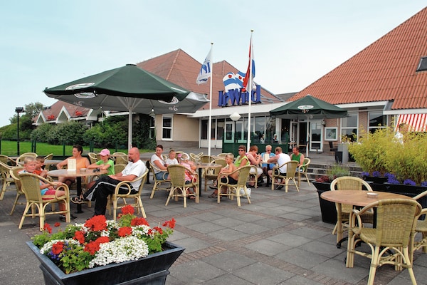 Foto van Bungalow aan het water met eigen aanlegsteiger - Vakantiehuis in Eernewoud - ParkFacilities