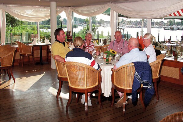 Foto van Bungalow aan het water met eigen aanlegsteiger - Vakantiehuis in Eernewoud - AreaSummer5KM