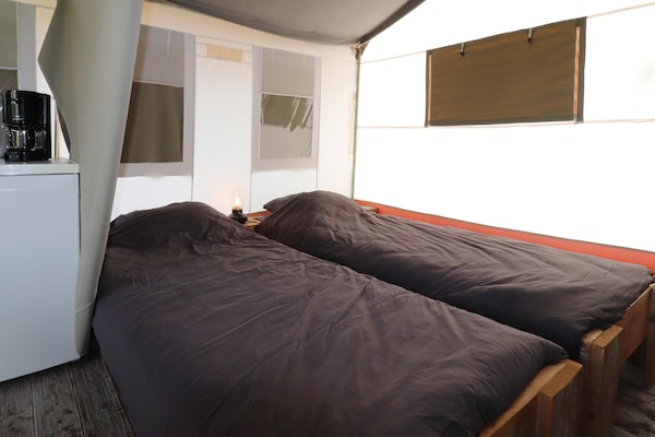 Foto van Safaritent, Friesland - Vakantiehuis in Twijzel - BedRoom