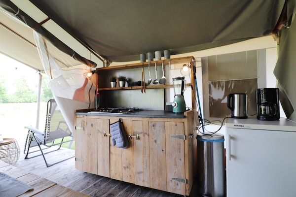 Foto van Safaritent, Friesland - Vakantiehuis in Twijzel - Kitchen
