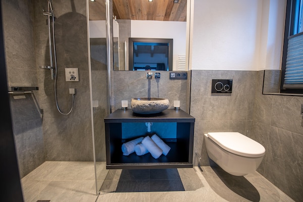 Foto van Chalet in Pinzgau bij Skipistes & Sauna - Vakantiehuis in Wald im Pinzgau - BathRoom