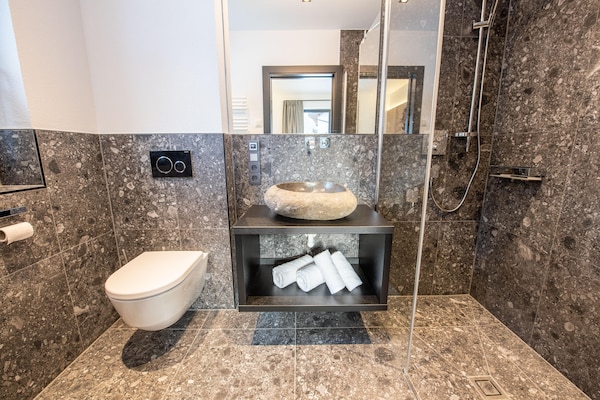Foto van Chalet in Pinzgau bij Skipistes & Sauna - Vakantiehuis in Wald im Pinzgau - BathRoom