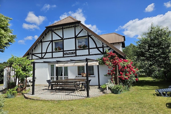 Foto van Comfortabele vakantievilla met een eigen tuin - Vakantiehuis in Pluski - ExteriorSummer